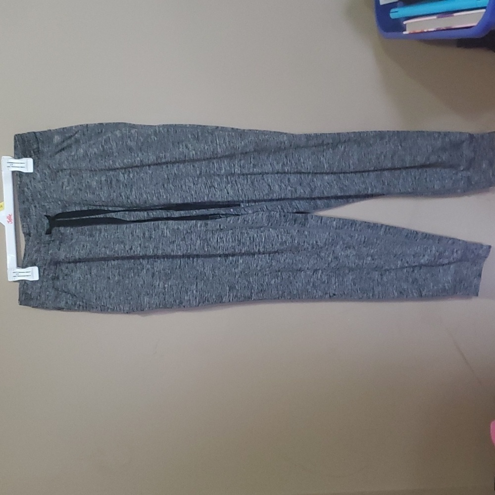 Amazon essentials pants size medium